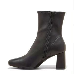 (75-3953)  NEW Women's Pippa Stretch Boots - A New Day Black Sz 9.5